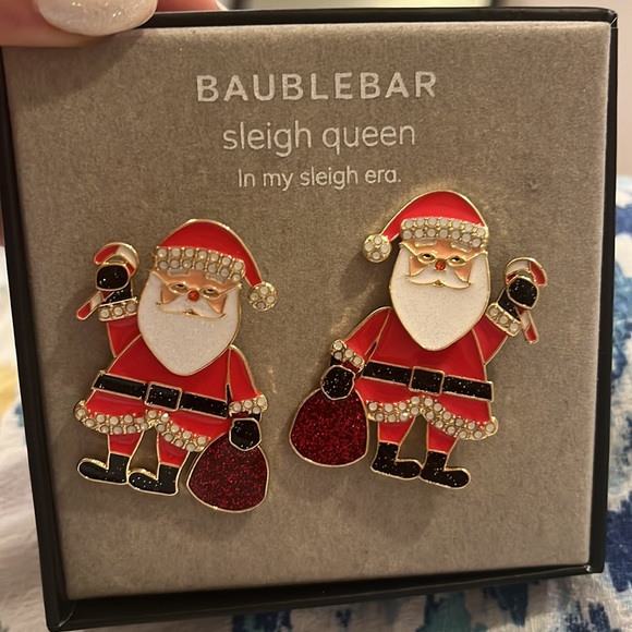 Christmas earrings Medium size new in box - Picture 2 of 2